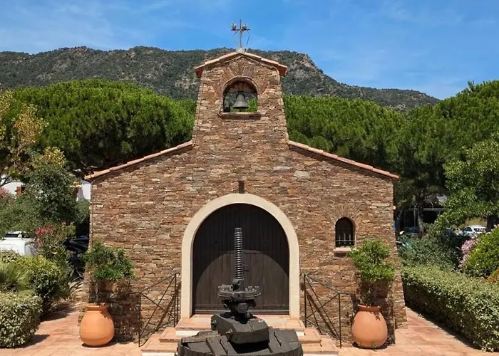 Et Sa Jolie Terrasse Saint Clair, A Deux Pas De La De St Clair, Au Calme, équipé, Clim, Wifi Fibre, Tv Connectée, Lave Linge, Lave Vaisselle, Place De Parking Et Plus, Serviettes Et Draps Fournis Le Lavandou