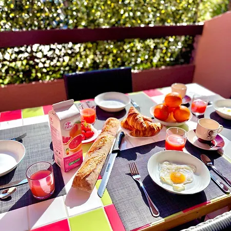 Et Sa Jolie Terrasse Saint Clair, A Deux Pas De La De St Clair, Au Calme, équipé, Clim, Wifi Fibre, Tv Connectée, Lave Linge, Lave Vaisselle, Place De Parking Et Plus, Serviettes Et Draps Fournis Le Lavandou