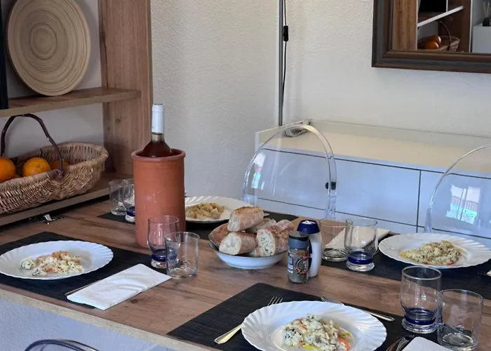 St Clair Avec Terrasse Saint Clair, A Deux Pas De La De St Clair, Au Calme, Equipe, Clim, Wifi Fibre, Tv Connectee, Lave Linge, Lave Vaisselle, Place De Parking Et Plus, Serviettes Et Draps Fournis *