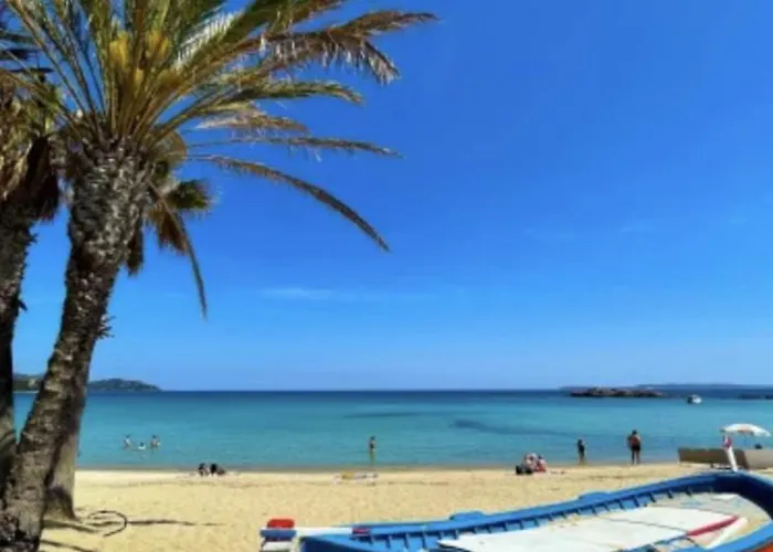 St Clair Avec Terrasse Saint Clair, A Deux Pas De La De St Clair, Au Calme, Equipe, Clim, Wifi Fibre, Tv Connectee, Lave Linge, Lave Vaisselle, Place De Parking Et Plus, Serviettes Et Draps Fournis * Le Lavandou